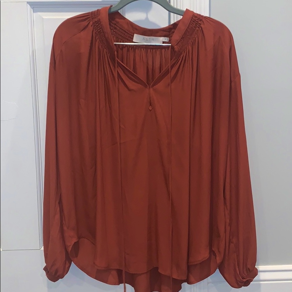 Astr Split Neck Long Sleeve Rust Tunic Size Medium - Picture 2 of 8
